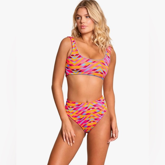 MAAJI NWT, top AND bottom, size large - Picture 5 of 6